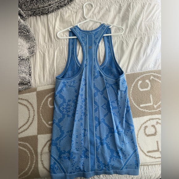 Lululemon Blue Snakeskin Pattern Racerback Tank - Picture 2 of 2